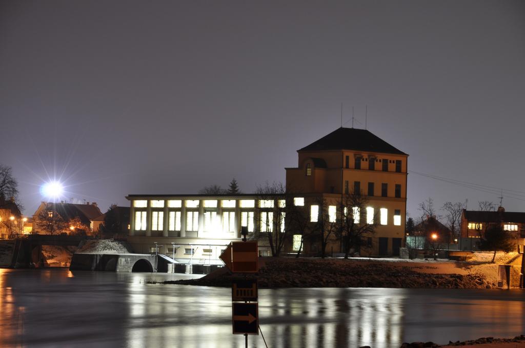 Apartmán U Labe Nymburk Habitación foto